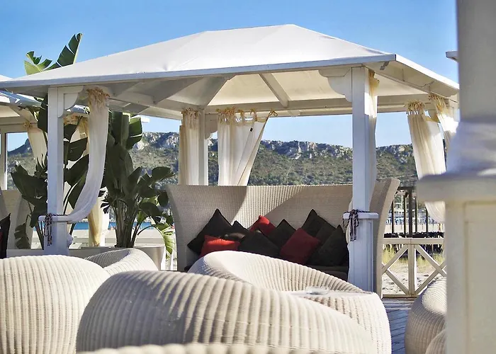 芬妮别墅酒店 4* 卡利亚里